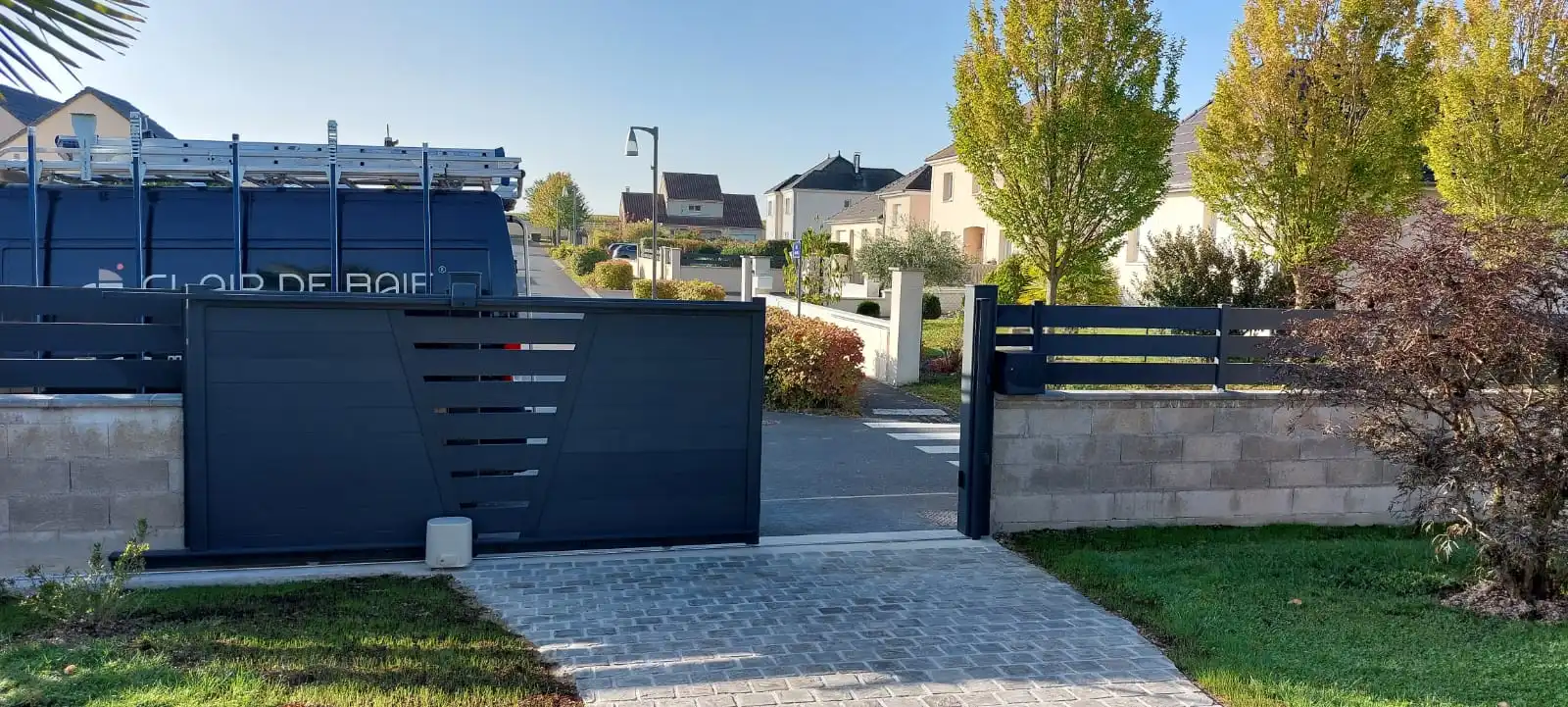 Clôture assortie au portail